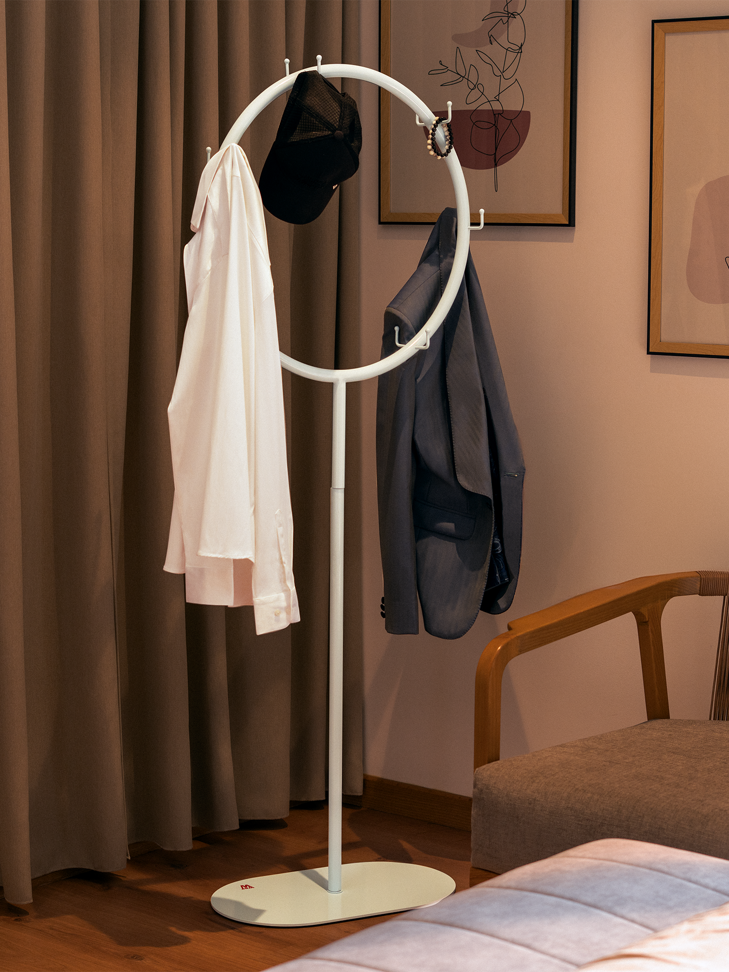 ORB CLOTH STAND